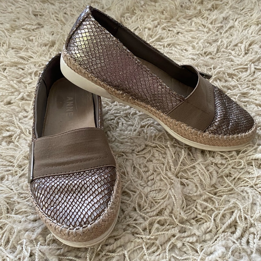 Anne Klein Akzilya Metallic Espadrille Flat 6M
